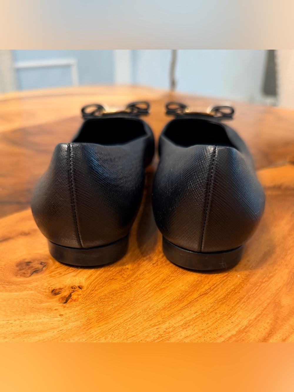 Salvatore Ferragamo Varina Bicolor Ballet Flats w Bow Black/White Size 8.5M GUC - Picture 6 of 17